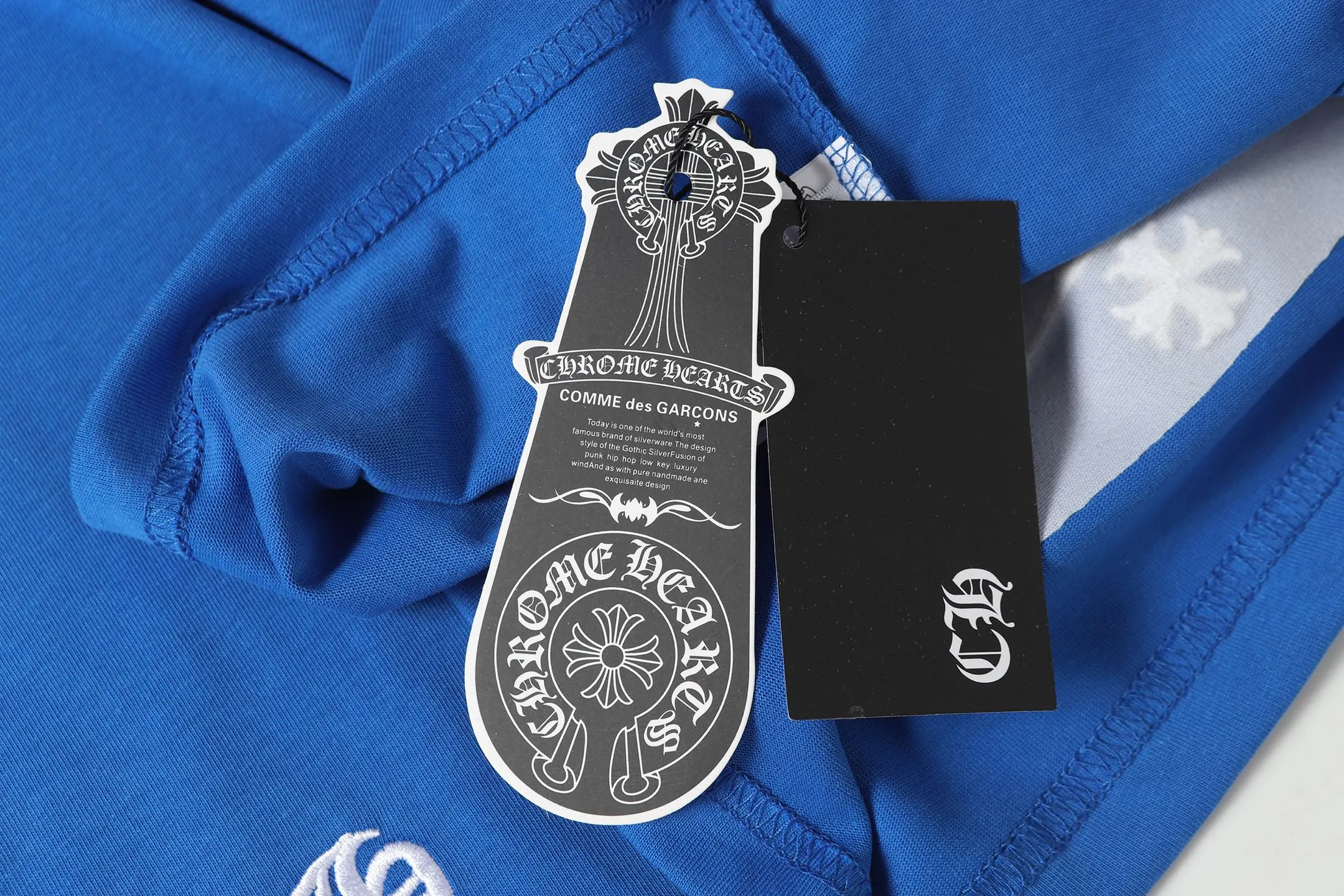 P180 Chrome Hearts CH Chrome Hearts Heavy Industry Horseshoe Sanskrit appliqué embroidered short-sleeved T-shirt Use imported Tajima machine embroidery Correctly configured Black 2025 Chrome Hearts nylon bag authentic packaging 260 grams of custom-dyed double-yarn cotton Large version Loose and stylish Differentiated from low version slim and long version The upper body pulls the hips 100% commitment: top quality Do not make fast food The highest version on the market Top quality - different from the ordinary versions in the market If you care about quality You must also respect the price. Absolutely zero after-sales service. The return rate so far is 0. It’s hard not to love the style. - 260g custom-dyed double yarn fabric. - Correct high-density main mark, washed tag, hand-sewn.